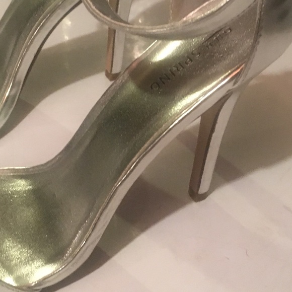 Silver heels - Picture 2 of 5